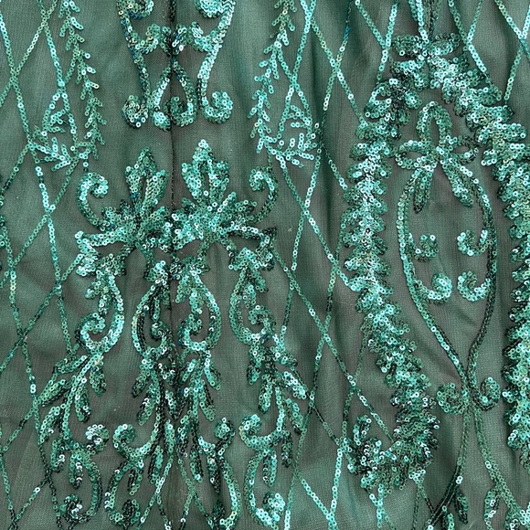 Absolutely stunning prom/ball gown - Picture 6 of 9